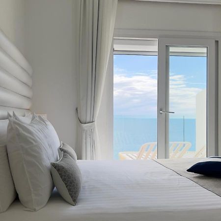 Hotel La Calanque Cavalaire-sur-Mer Exteriör bild