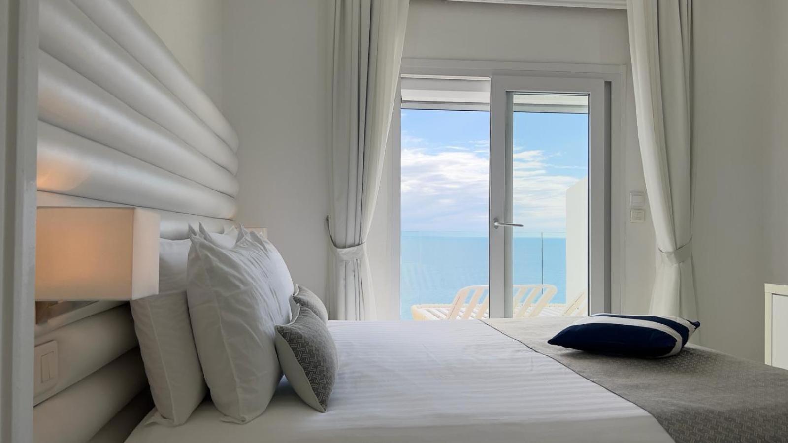 Hotel La Calanque Cavalaire-sur-Mer Exteriör bild